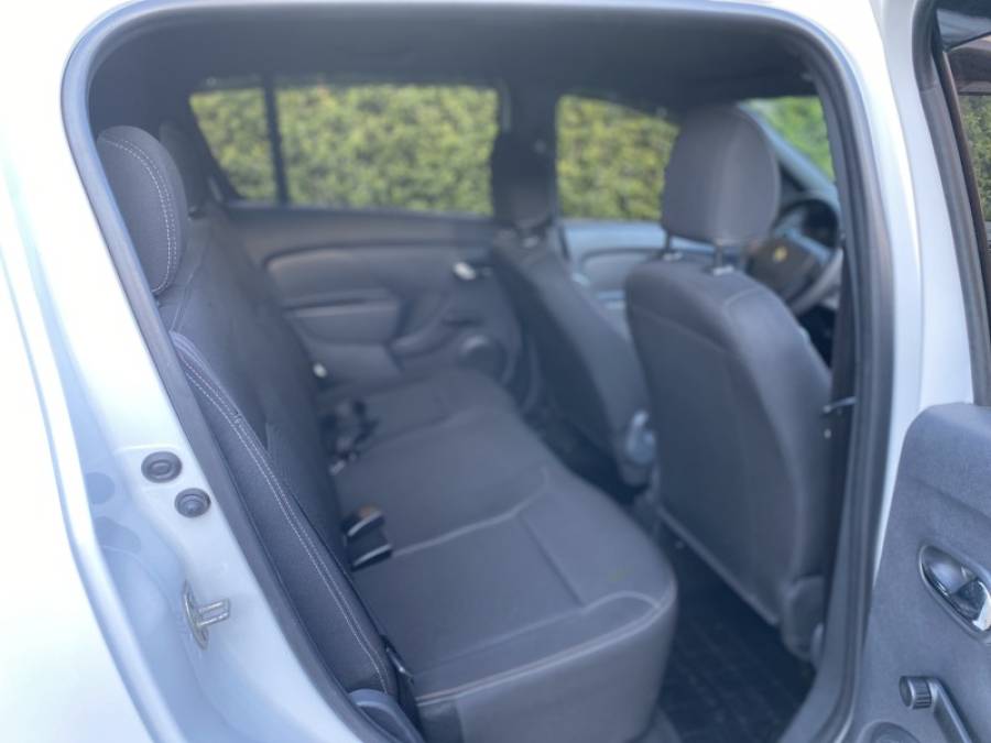 RENAULT - SANDERO - 2017/2018 - Branca - R$ 43.900,00