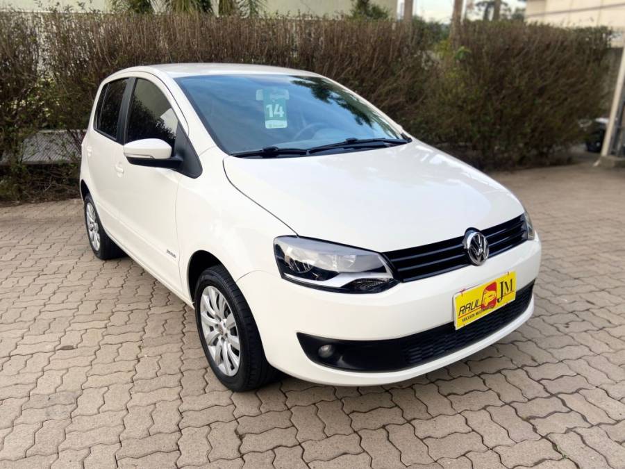 VOLKSWAGEN - FOX - 2013/2014 - Branca - R$ 42.900,00