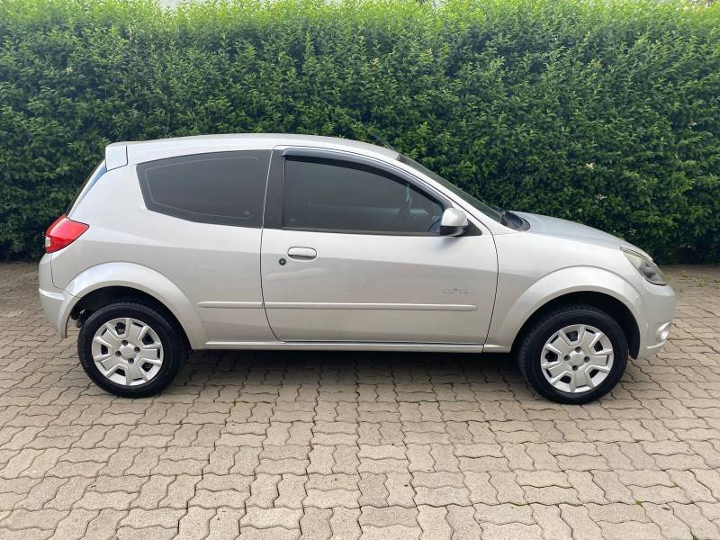 FORD - KA - 2009/2010 - Prata - R$ 24.900,00