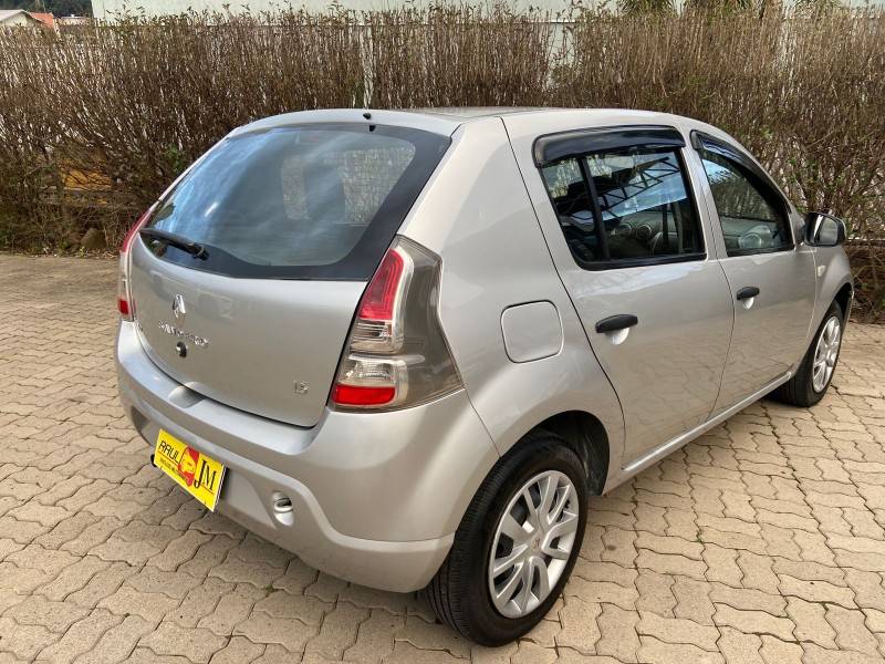 RENAULT - SANDERO - 2013/2014 - Prata - R$ 32.900,00