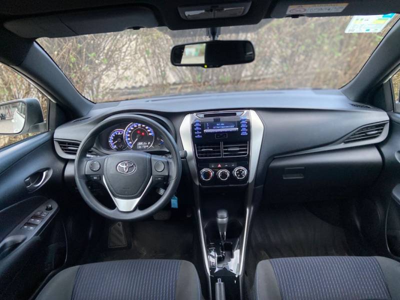 TOYOTA - YARIS - 2018/2019 - Branca - R$ 79.900,00