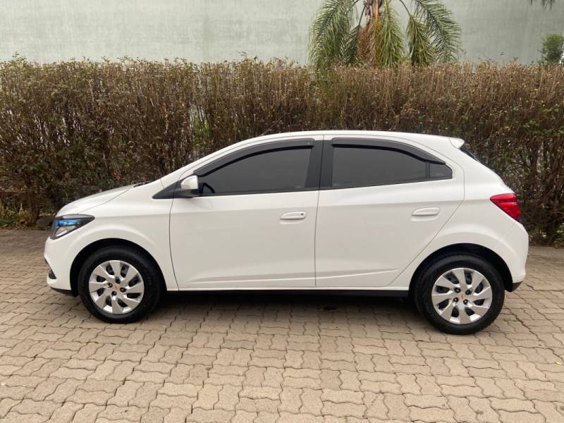 CHEVROLET - ONIX - 2013/2013 - Branca - R$ 43.900,00