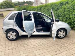 CHEVROLET - CORSA - 2010/2011 - Prata - R$ 30.900,00