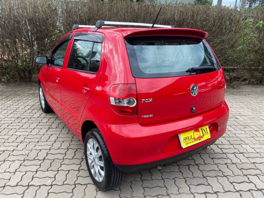 VOLKSWAGEN - FOX - 2009/2010 - Vermelha - R$ 27.900,00