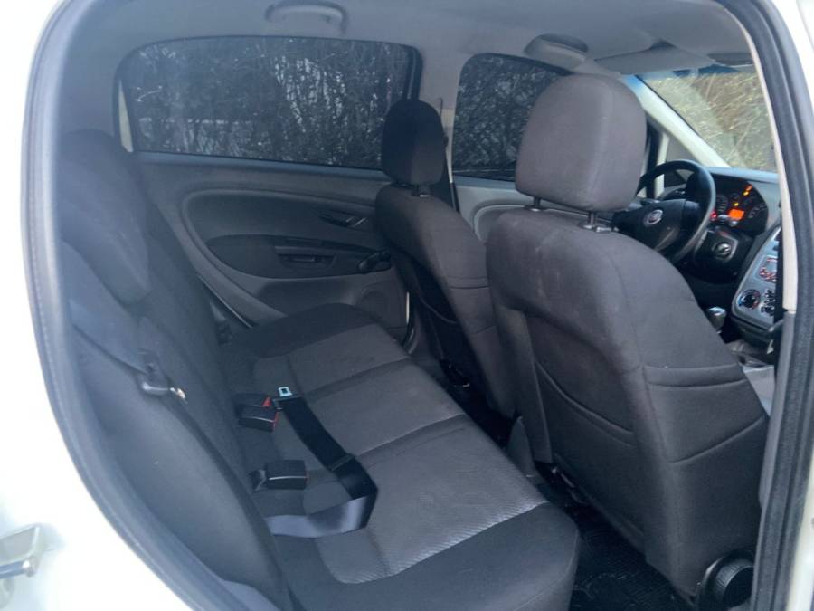 FIAT - PUNTO - 2011/2011 - Branca - R$ 37.900,00