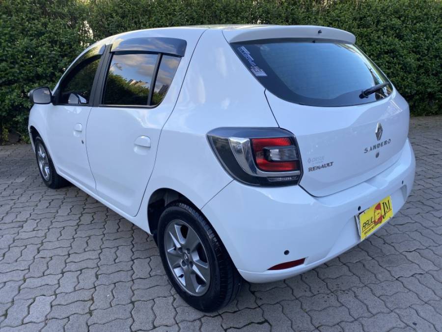 RENAULT - SANDERO - 2017/2018 - Branca - R$ 43.900,00