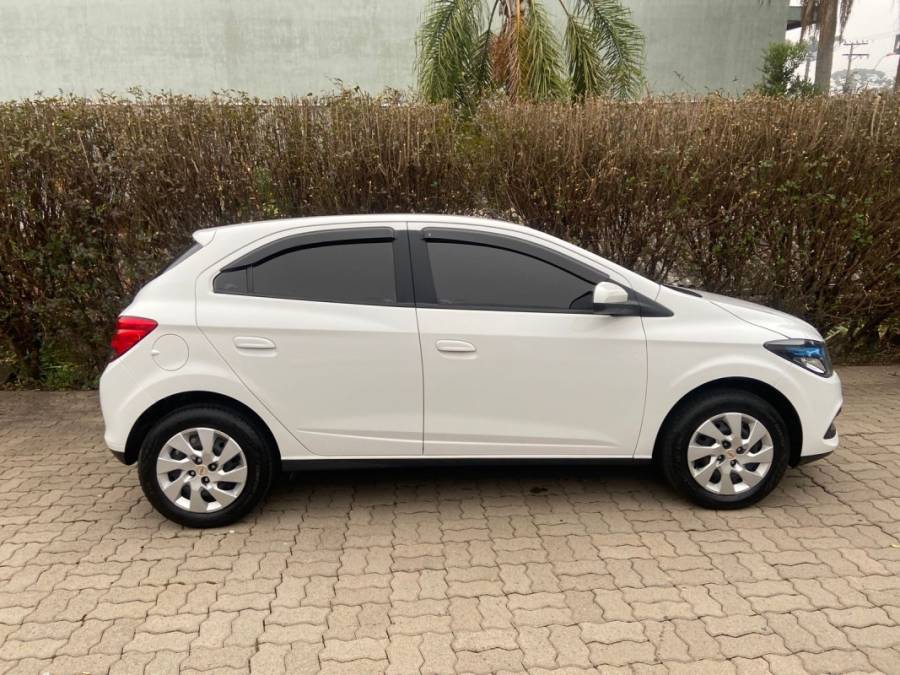 CHEVROLET - ONIX - 2013/2013 - Branca - R$ 43.900,00