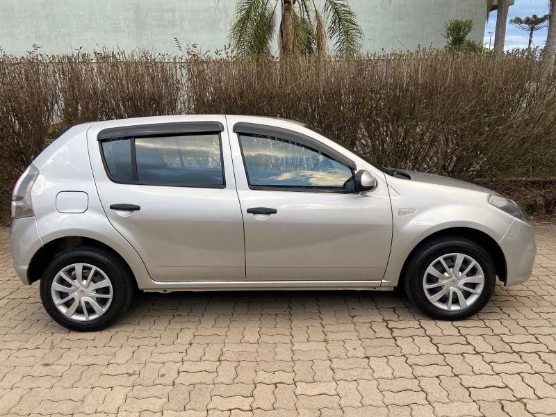 RENAULT - SANDERO - 2013/2014 - Prata - R$ 32.900,00
