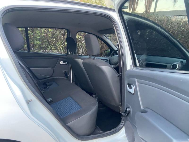 RENAULT - SANDERO - 2011/2011 - Branca - R$ 27.900,00