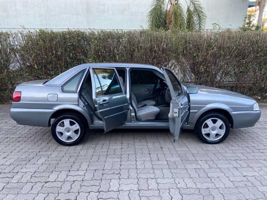 VOLKSWAGEN - SANTANA - 2002/2002 - Cinza - R$ 25.900,00
