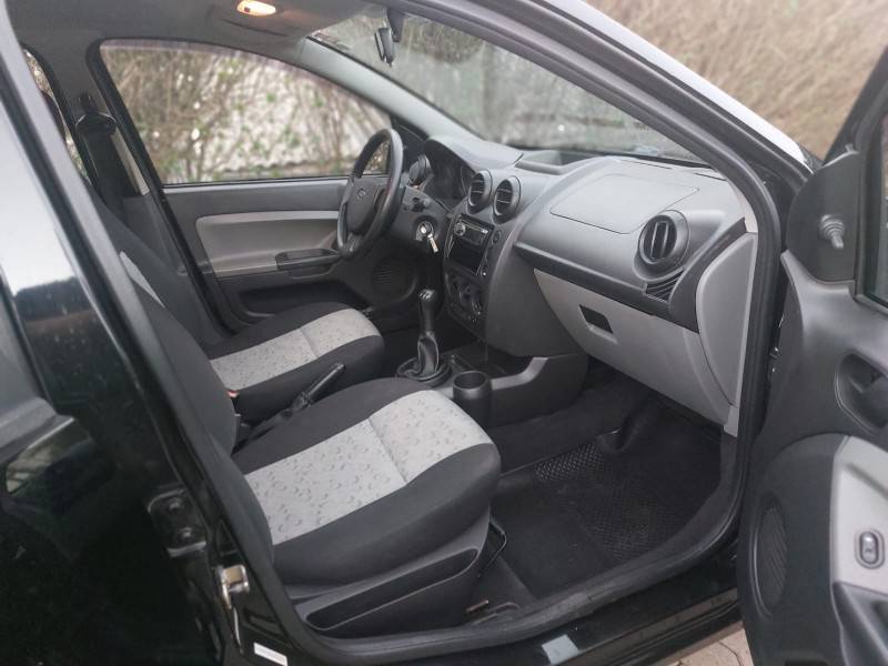 FORD - FIESTA - 2008/2009 - Preta - R$ 25.800,00