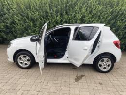 RENAULT - SANDERO - 2015/2015 - Branca - R$ 42.900,00