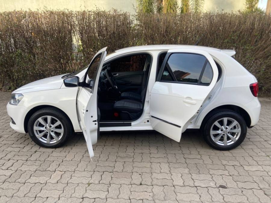 VOLKSWAGEN - GOL - 2013/2014 - Branca - R$ 43.900,00
