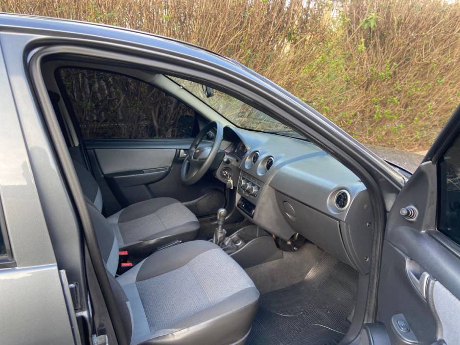 CHEVROLET - CELTA - 2011/2012 - Cinza - R$ 27.900,00