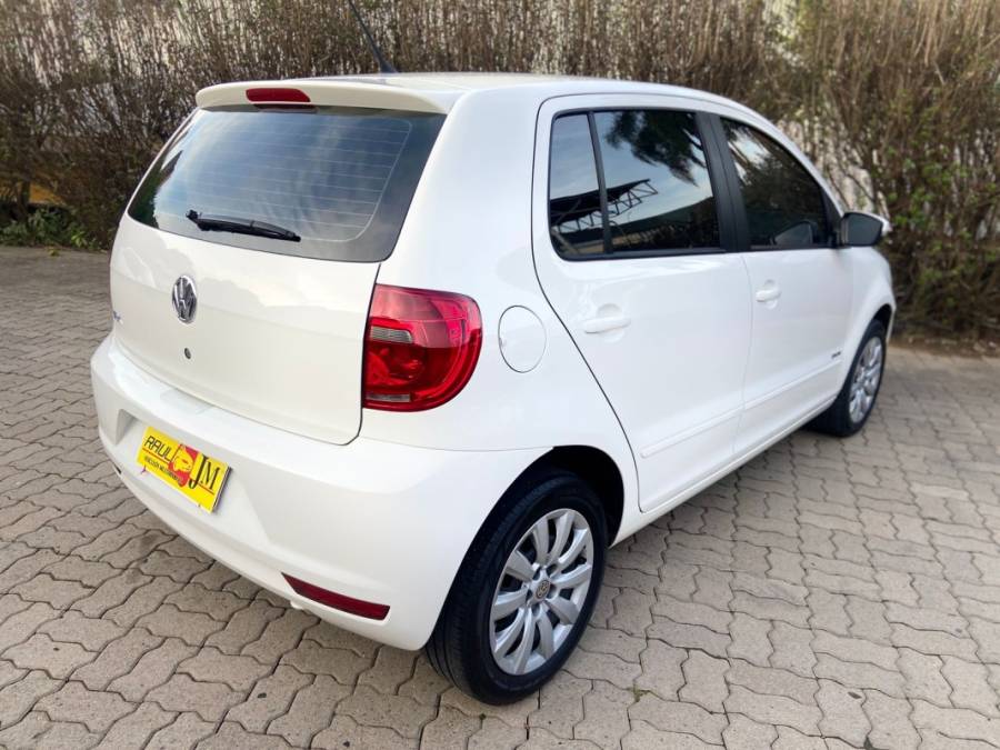 VOLKSWAGEN - FOX - 2013/2014 - Branca - R$ 42.900,00
