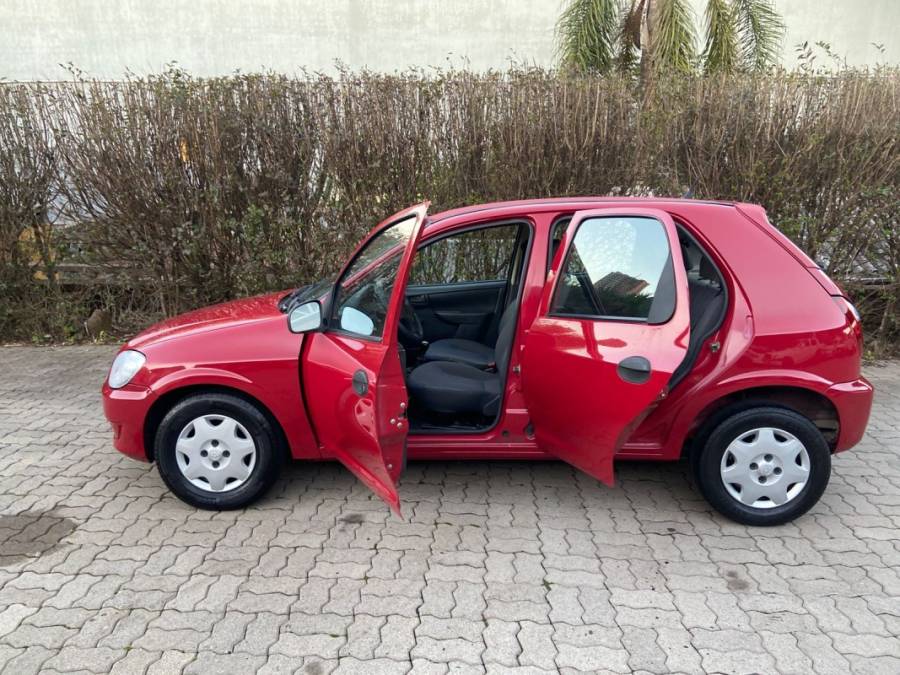 CHEVROLET - CELTA - 2006/2007 - Vermelha - R$ 23.900,00