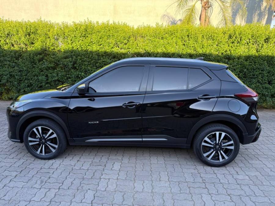 NISSAN - KICKS - 2022/2023 - Preta - R$ 103.900,00