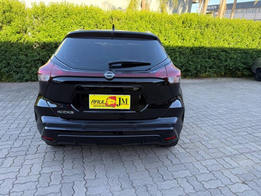NISSAN - KICKS - 2022/2023 - Preta - R$ 103.900,00