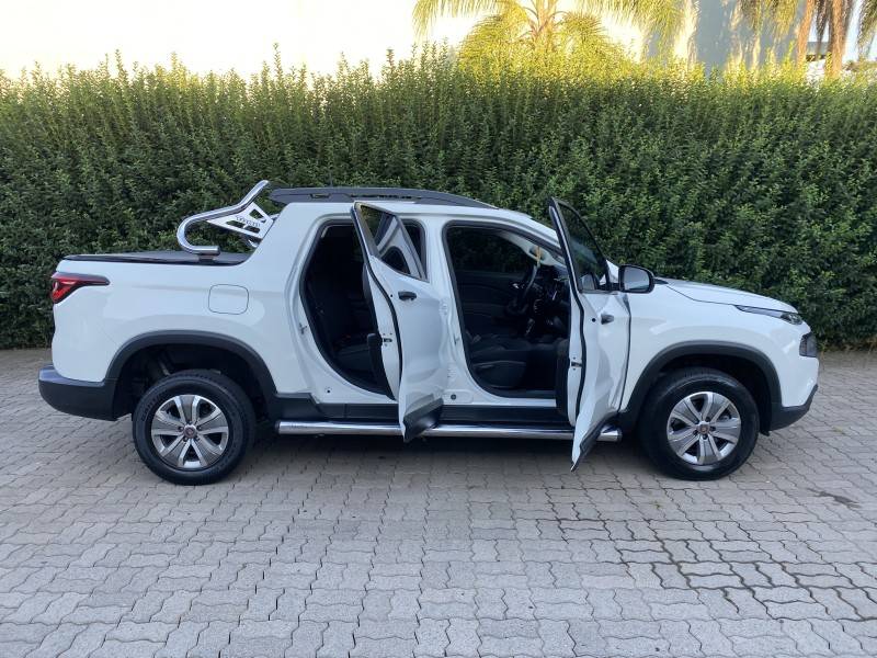 FIAT - TORO - 2016/2017 - Branca - R$ 84.850,00