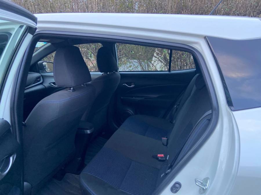 TOYOTA - YARIS - 2018/2019 - Branca - R$ 79.900,00
