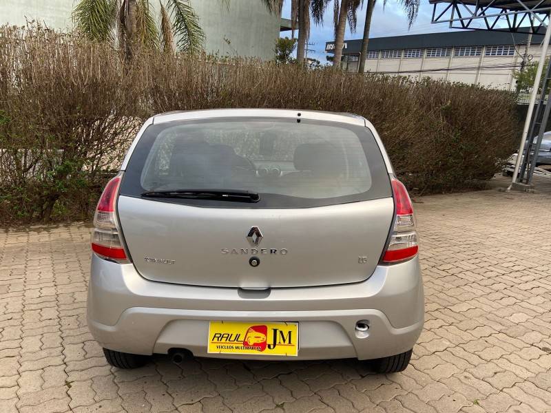 RENAULT - SANDERO - 2013/2014 - Prata - R$ 32.900,00