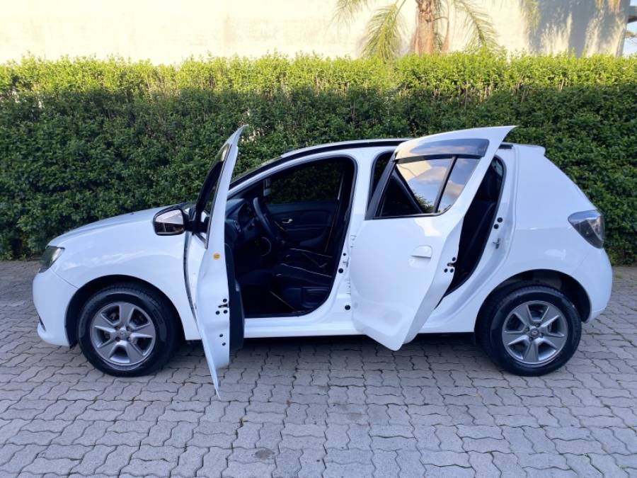RENAULT - SANDERO - 2017/2018 - Branca - R$ 43.900,00