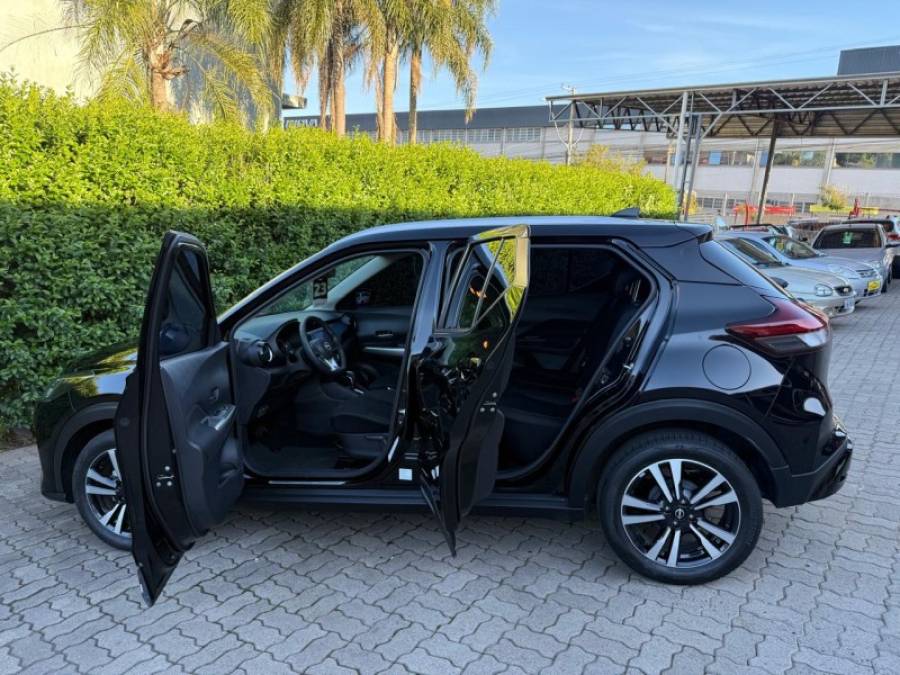 NISSAN - KICKS - 2022/2023 - Preta - R$ 103.900,00