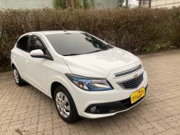 CHEVROLET - ONIX - 2013/2013 - Branca - R$ 43.900,00
