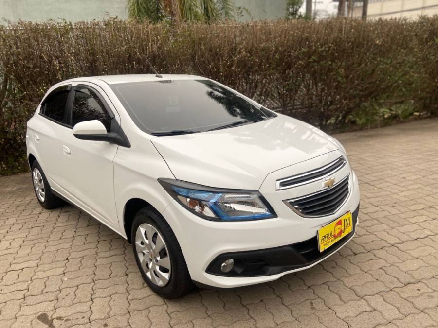 CHEVROLET - ONIX - 2013/2013 - Branca - R$ 43.900,00