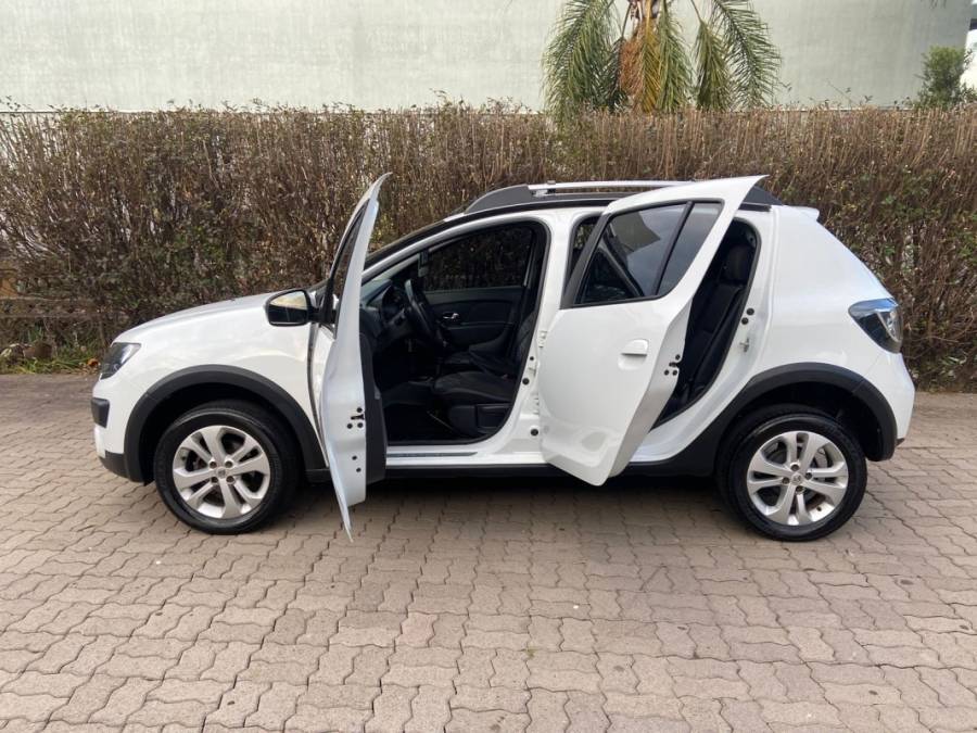 RENAULT - SANDERO - 2018/2018 - Branca - R$ 54.900,00