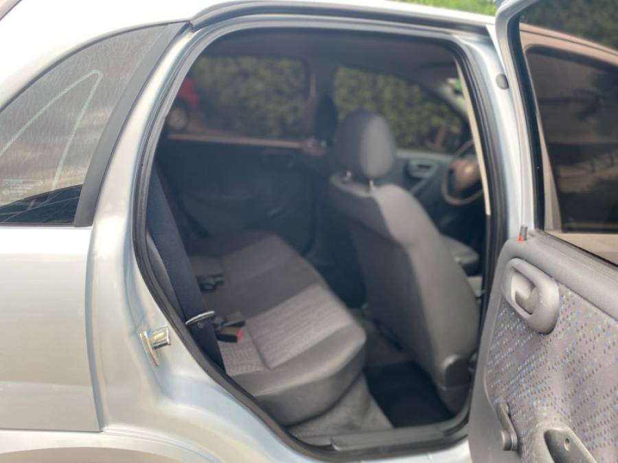 CHEVROLET - CORSA - 2010/2011 - Prata - R$ 30.900,00