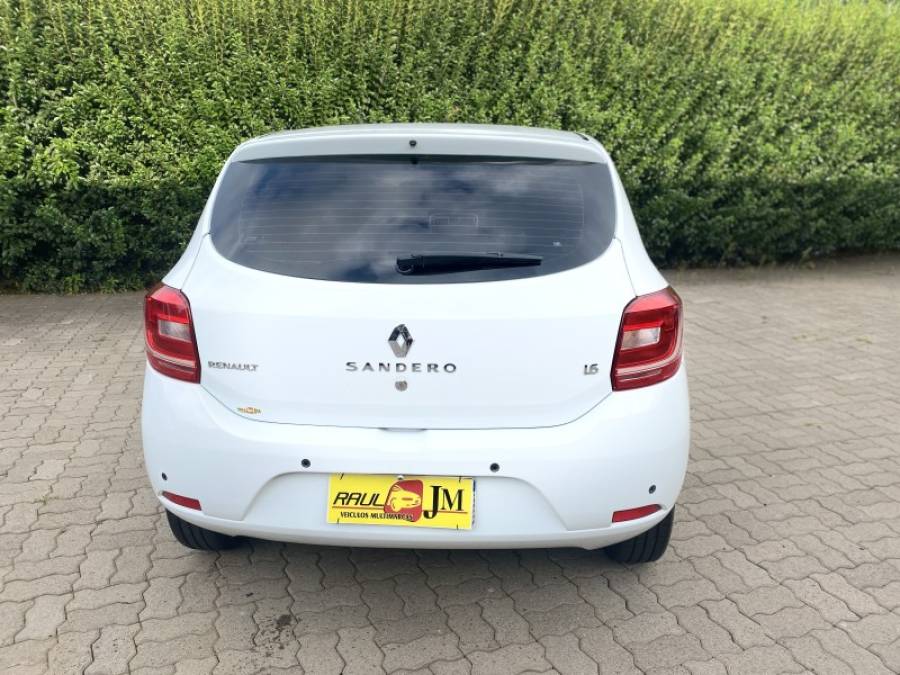 RENAULT - SANDERO - 2015/2015 - Branca - R$ 42.900,00