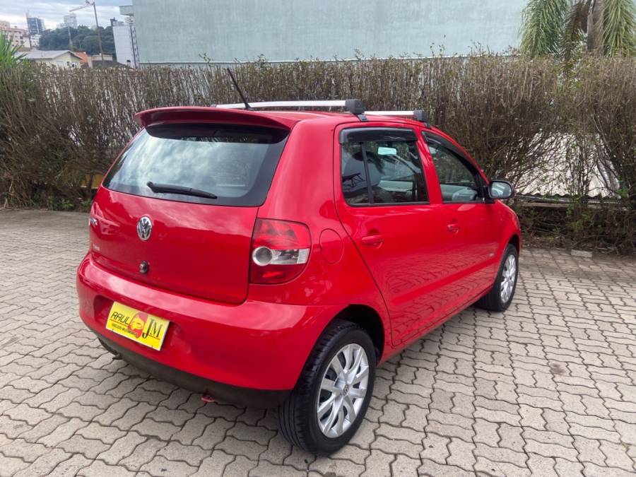 VOLKSWAGEN - FOX - 2009/2010 - Vermelha - R$ 27.900,00