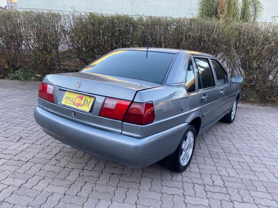 VOLKSWAGEN - SANTANA - 2002/2002 - Cinza - R$ 25.900,00