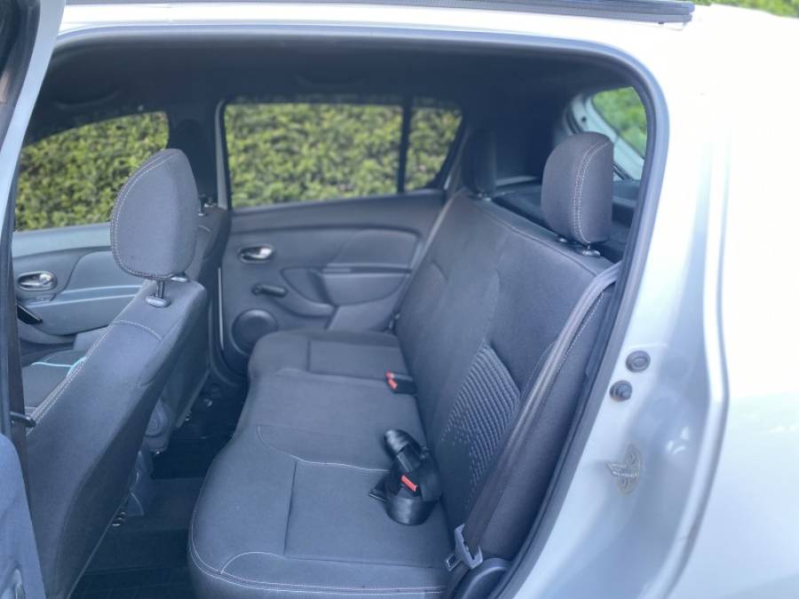 RENAULT - SANDERO - 2017/2018 - Branca - R$ 43.900,00