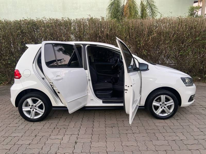 VOLKSWAGEN - FOX - 2016/2016 - Branca - R$ 49.900,00