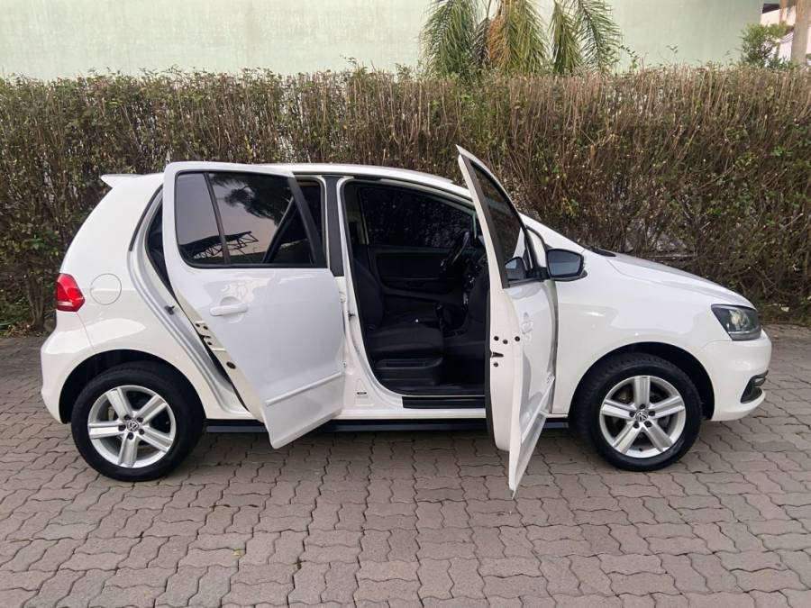 VOLKSWAGEN - FOX - 2016/2016 - Branca - R$ 49.900,00