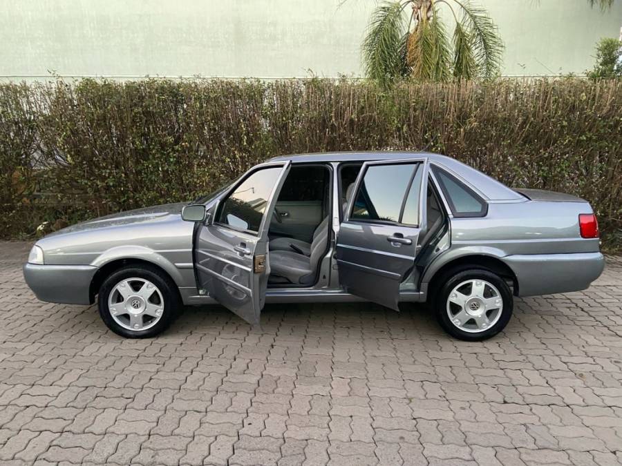 VOLKSWAGEN - SANTANA - 2002/2002 - Cinza - R$ 25.900,00