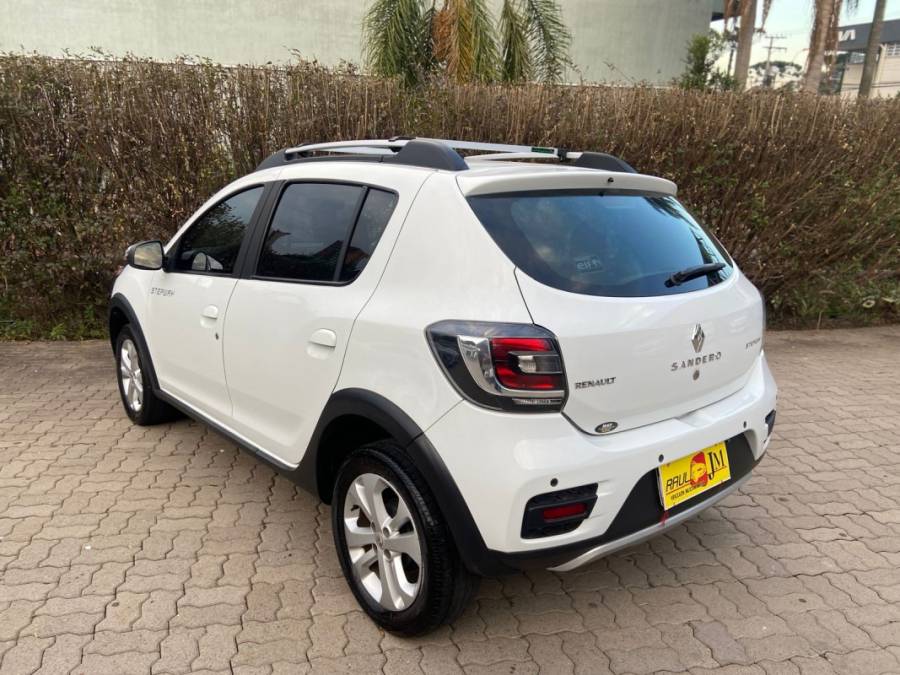 RENAULT - SANDERO - 2018/2018 - Branca - R$ 54.900,00
