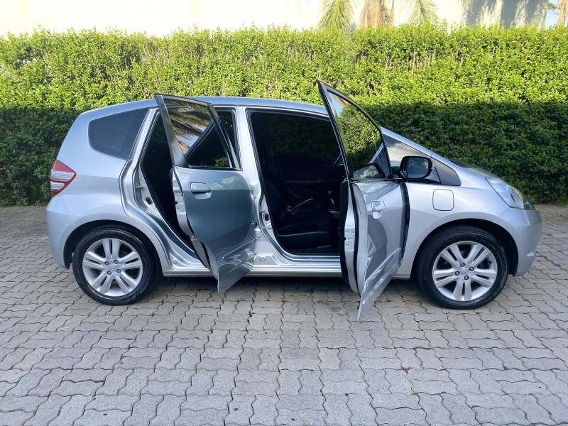HONDA - FIT - 2010/2011 - Prata - R$ 50.900,00