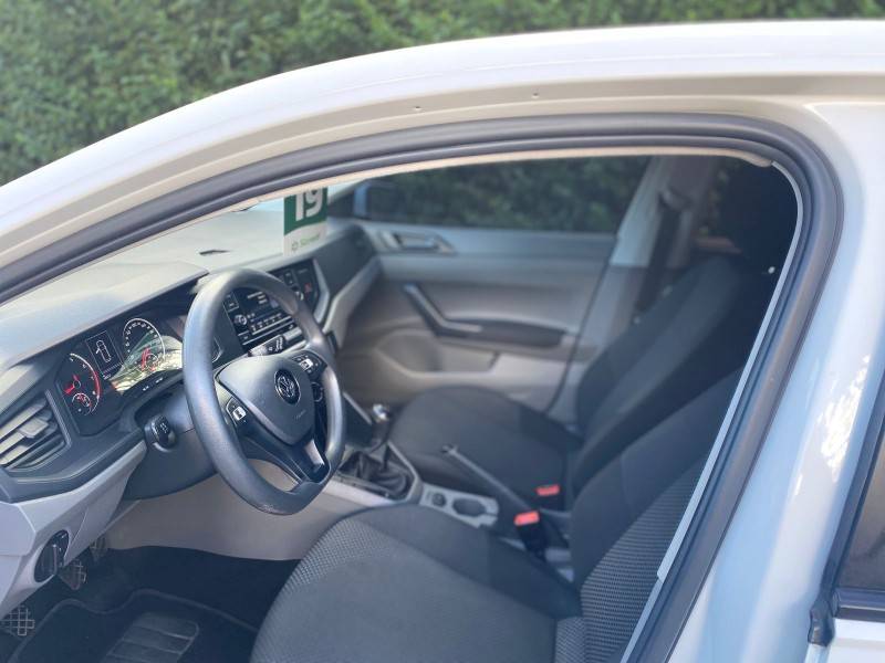 VOLKSWAGEN - POLO - 2018/2019 - Branca - R$ 68.900,00