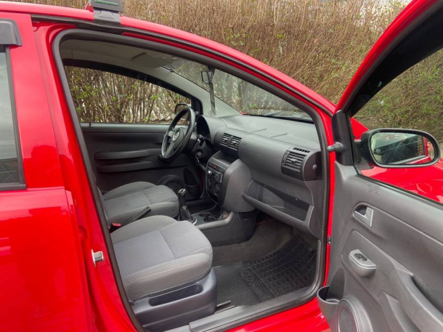 VOLKSWAGEN - FOX - 2009/2010 - Vermelha - R$ 27.900,00