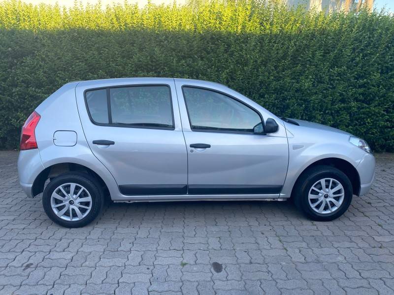 RENAULT - SANDERO - 2009/2010 - Prata - R$ 27.900,00