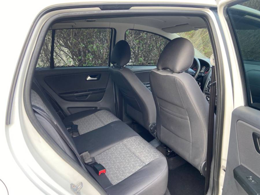 VOLKSWAGEN - FOX - 2013/2014 - Branca - R$ 42.900,00