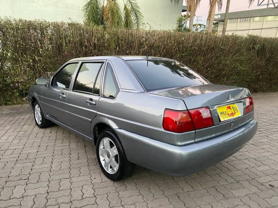 VOLKSWAGEN - SANTANA - 2002/2002 - Cinza - R$ 25.900,00