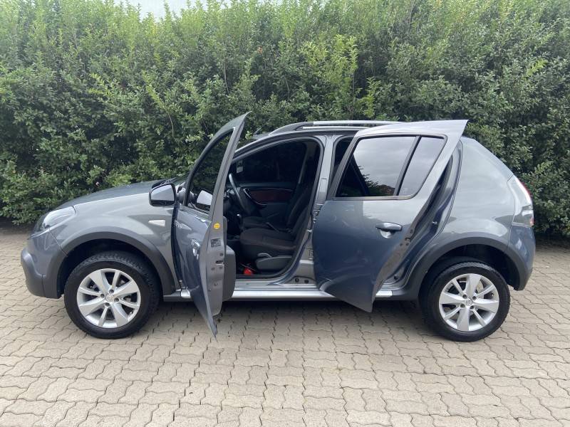 RENAULT - SANDERO - 2013/2014 - Cinza - R$ 42.900,00