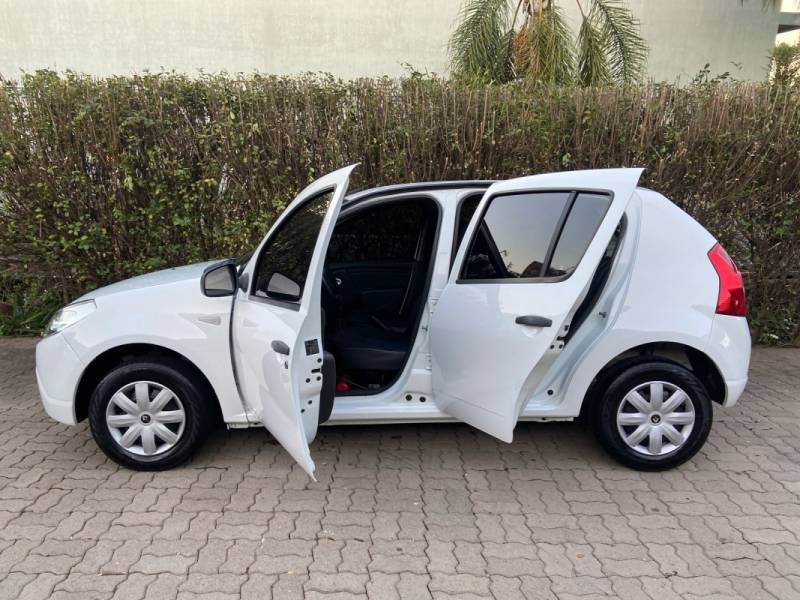 RENAULT - SANDERO - 2011/2011 - Branca - R$ 27.900,00