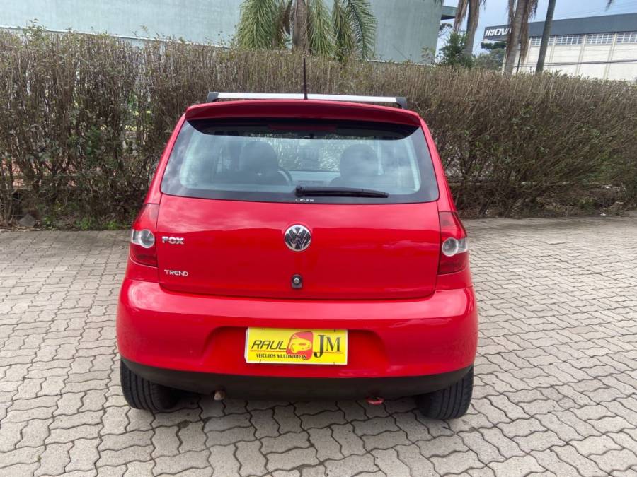 VOLKSWAGEN - FOX - 2009/2010 - Vermelha - R$ 27.900,00