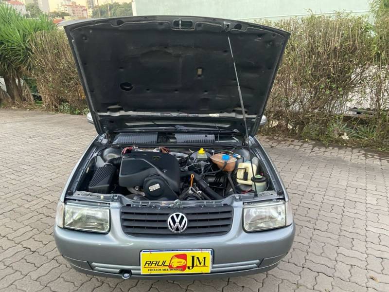 VOLKSWAGEN - SANTANA - 2002/2002 - Cinza - R$ 25.900,00