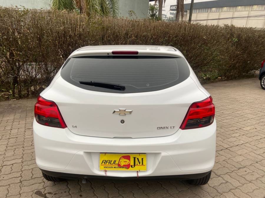 CHEVROLET - ONIX - 2013/2013 - Branca - R$ 43.900,00